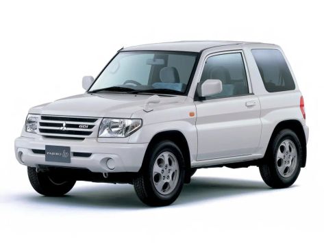 Pajero iO, 2000–2002