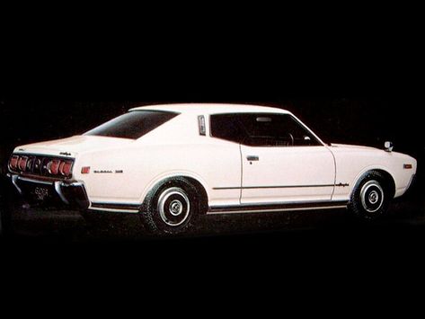 Gloria, 330, 1977–1979